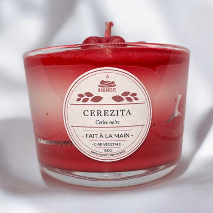 Bougie parfumée cerise noire, fabriquée à la main avec de la cire végétale et un parfum Français. Bougie création Bakougie