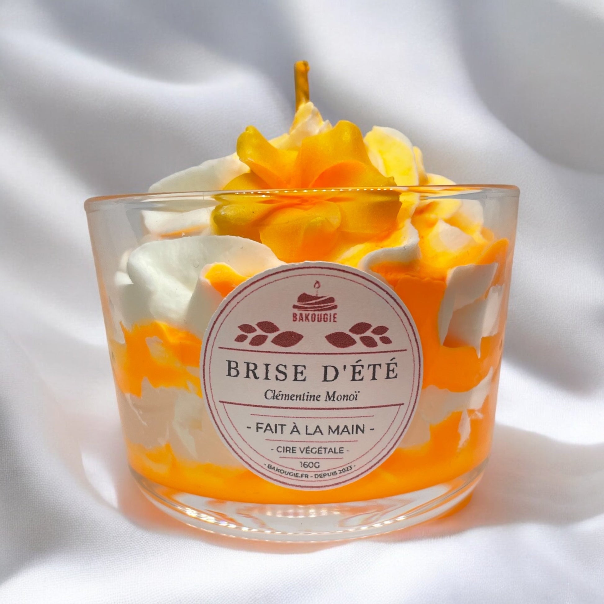 Vue de face bougie clémentine monoï Brise d'été, texture crémeuse 
